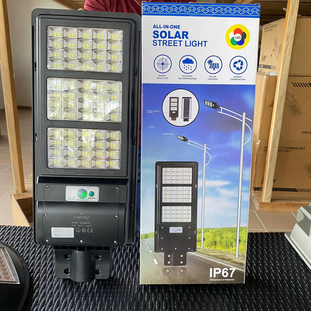 Lámpara Solar Hardy 300W – Luz de Calle IP67 con Control Remoto y Sensor 1 año de garantia - 6