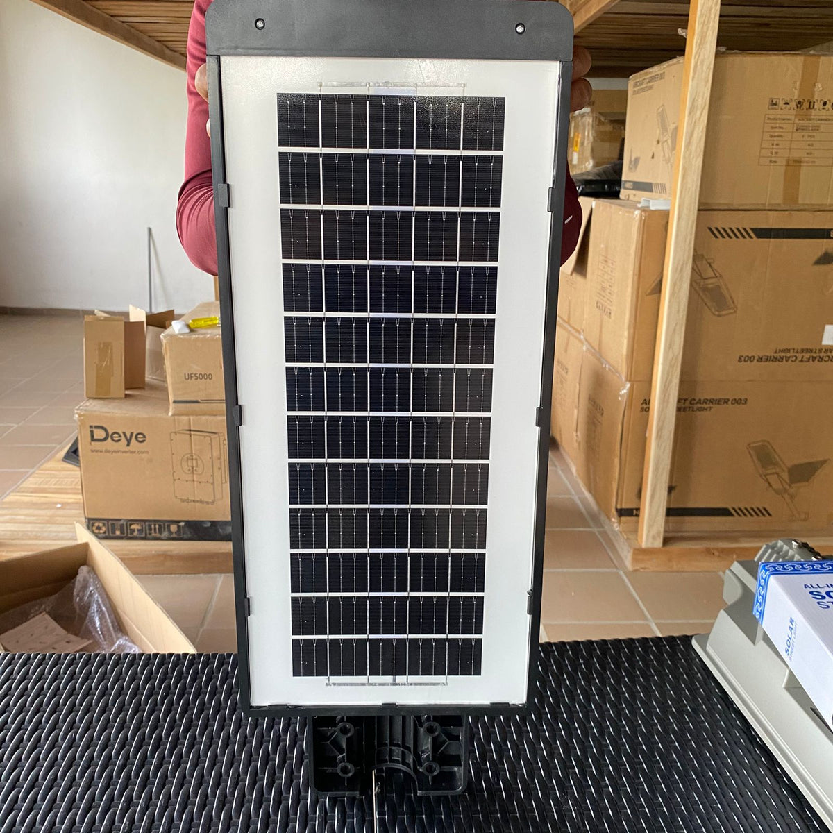 Lámpara Solar Hardy 300W – Luz de Calle IP67 con Control Remoto y Sensor 1 año de garantia - 5