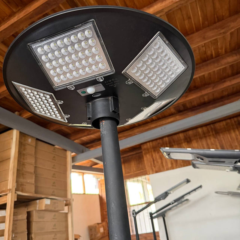Lámpara Solar UFO Hardy 900W – Luz 360° con Sensor de Movimiento y Control Remoto foto 8