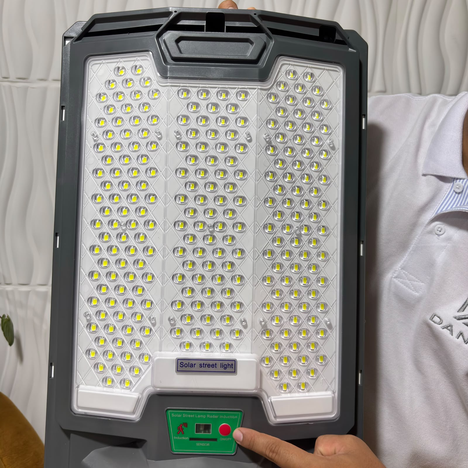 Lampara solar light 700 watt 3 Años de garantía 70 cm de alto 34 cm ancho