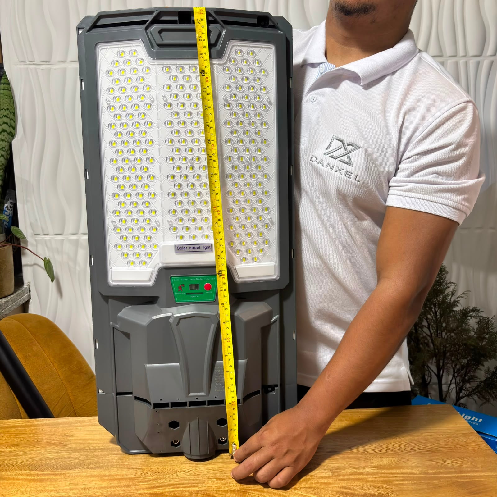 Lampara solar light 700 watt 3 Años de garantía 70 cm de alto 34 cm ancho