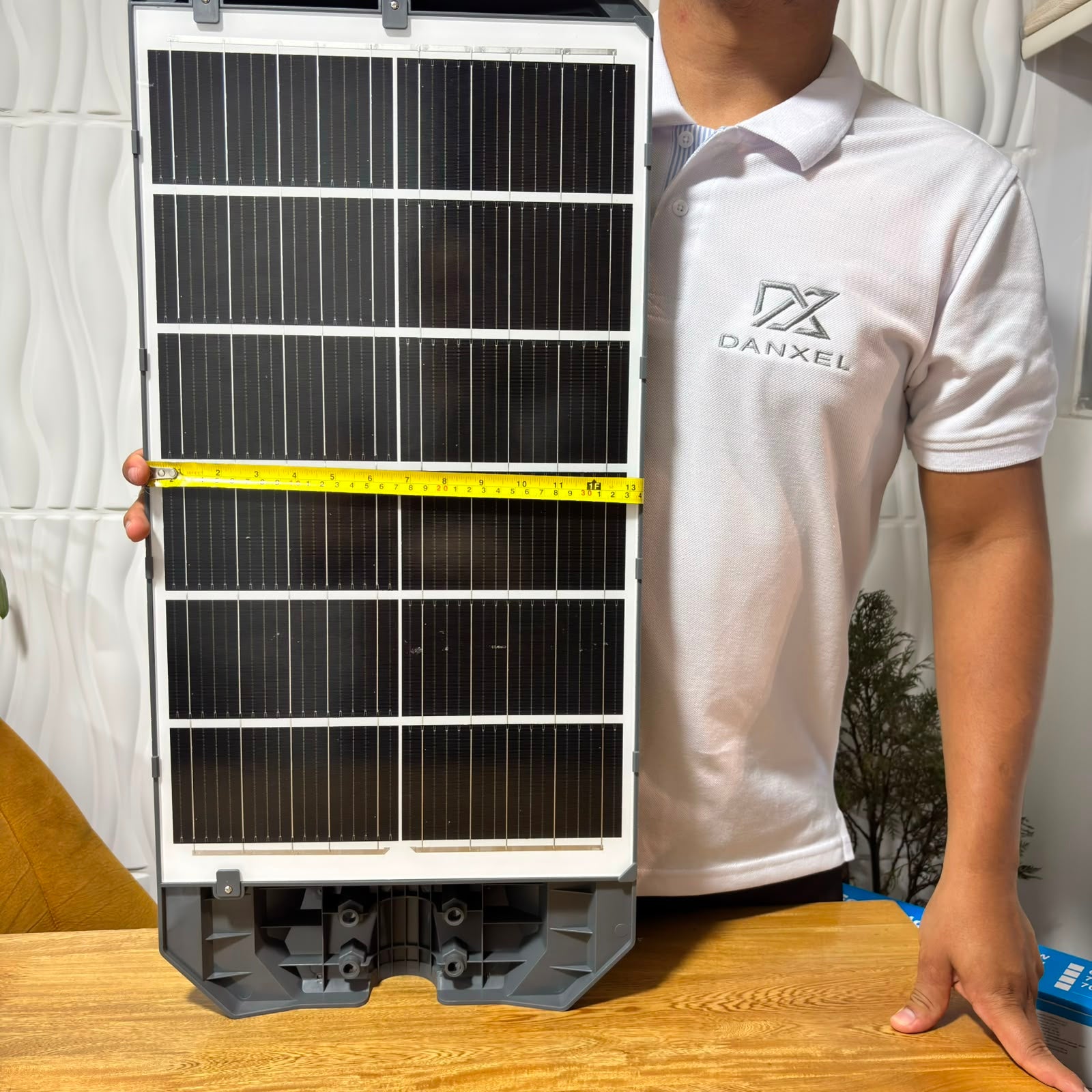 Lampara solar light 700 watt 3 Años de garantía 70 cm de alto 34 cm ancho