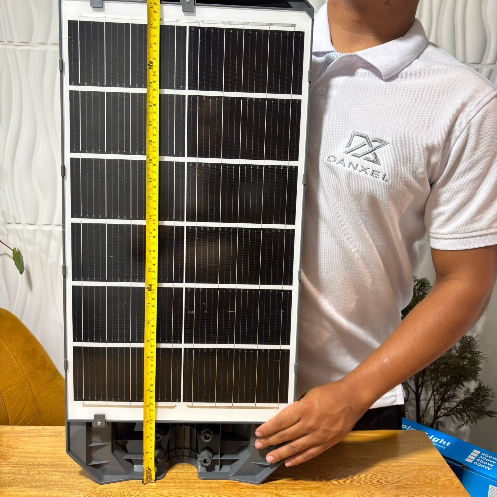 Lampara solar light 700 watt 3 Años de garantía 70 cm de alto 34 cm ancho