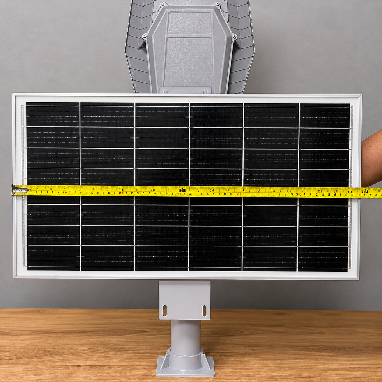 LÁMPARA SOLAR HARDY 600W 62 CM DE ALTO Y 28 CM DE ANCHO