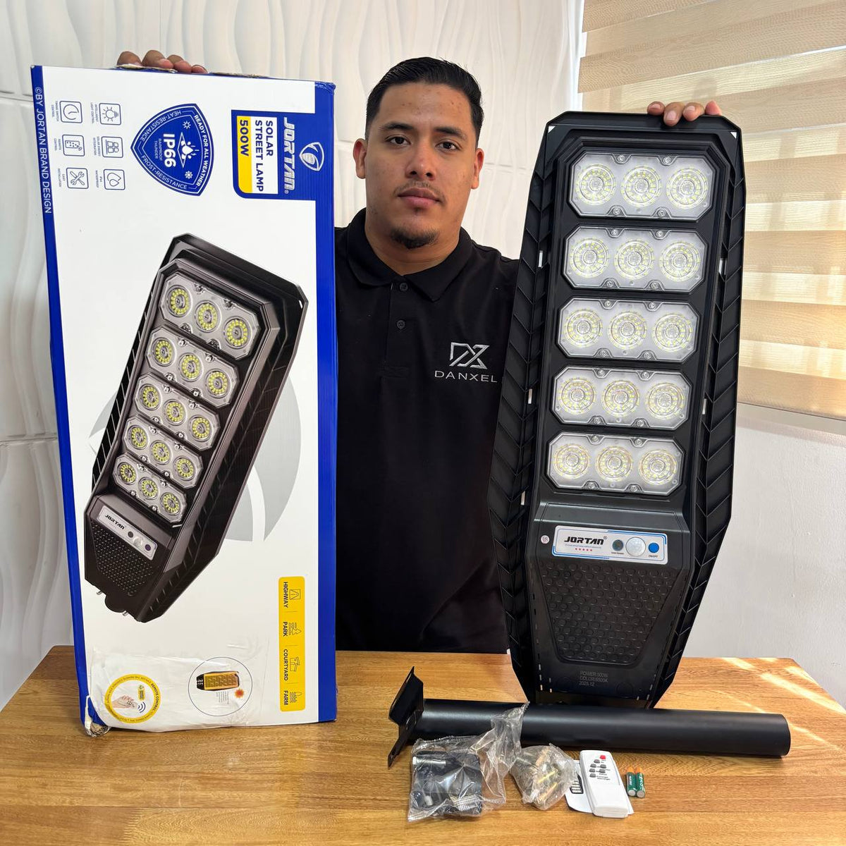 Lámpara Solar Jortan 500W – Luz de Calle Tamaño grande (75 × 29 cm)y Control Remoto - 4