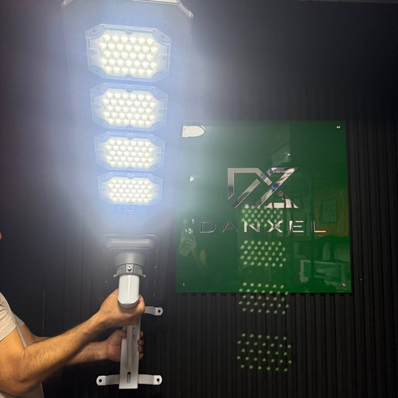 Lámpara Solar Industrial Hardy 400W GR1050S — Panel Integrado, Control Remoto y Brazo foto 9