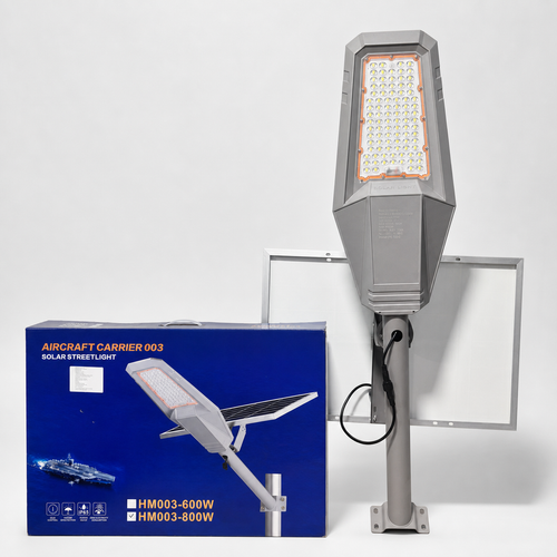 Kit completo lámpara solar Hardy 800W: lámpara, panel solar independiente y caja