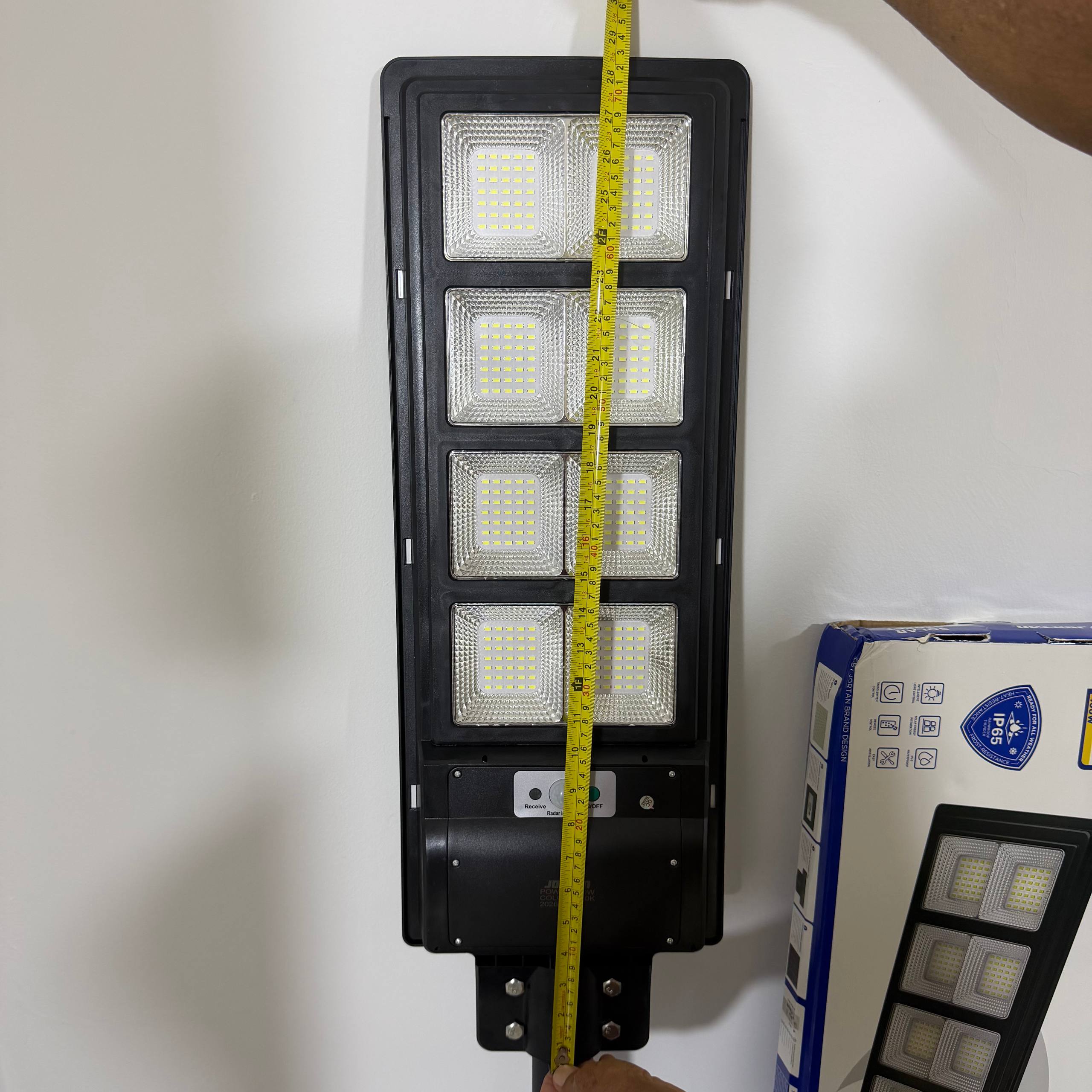 Lampara solar Jortan original de 400 watt un año de garantia tamaño 73CM x 25 CM Ilumina 200 a 250 m2