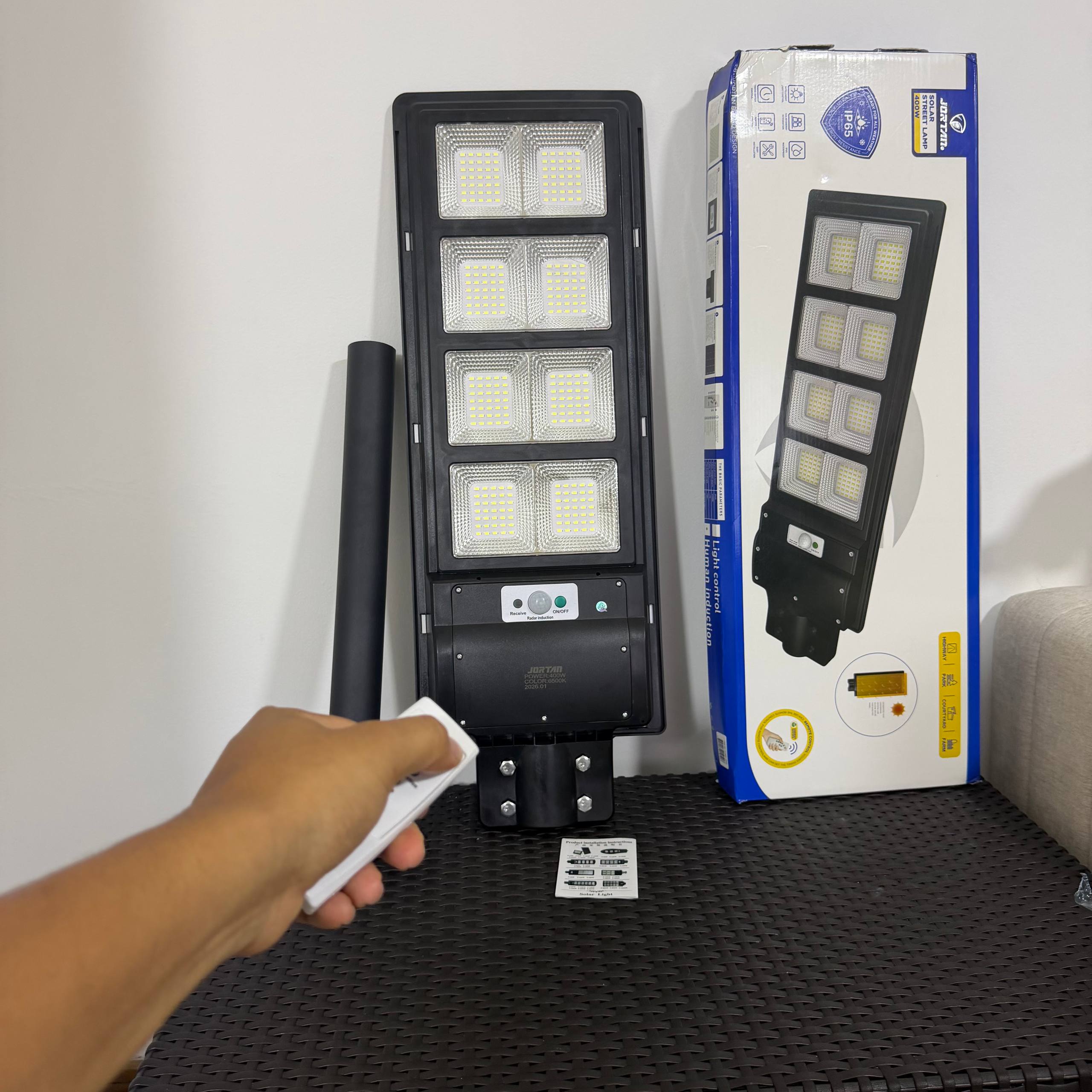 Lampara solar Jortan original de 400 watt un año de garantia tamaño 73CM x 25 CM Ilumina 200 a 250 m2